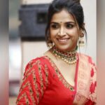 Swetha Changappa Instagram - ನಗು. ❤️🧿 ಹೆಣ್ಣಿನ ಅಲಂಕಾರಕ್ಕೆ ಮುಖ್ಯವಾದ ಆಭರಣ ನಗು.ಹೆಣ್ಣನ್ನು ಇನ್ನೂ ಸುಂದರವಾಗಿ ಕಾಣಿಸುವ ಆಭರಣ ನಗು ❤️🧿 ಅಲ್ವಾ 😍 Makeup:- @keerthiram28 Outfit:- @attire_designer_studio_ Jewellery:- @velvetboxby Hairstyle:- @hairstyle_by_shashi Assistant:- @vinoda__890 Co-ordination:- @kxsahanaa Photography:- @rakesh_hg_photography