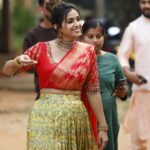 Swetha Changappa Instagram - ದಸರಾ ವಿಶೇಷ ಸಂಚಿಕೆಗೆ ನಾನು ಅಲಂಕಾರ ಮಾಡಿಕೊಂಡಿದ್ದು, ರೆಡಿ ಆಗಿದ್ದು ಹೀಗೆ 😍 ಹೇಗಿದೆ? ನಮ್ಮ Indian attire ಯಾವಾಗ್ಲೂ best alwa????❤️🧿 Makeup:- @keerthiram28 Outfit:- @attire_designer_studio_ this was a very classy Indian outfit. Thank u 😊❤️ Jewellery:- @velvetboxby This was one of my favourite jewellery set. Loved it❤️ Hairstyle:- @hairstyle_by_shashi I loved this hairdo❤️ Assistant:- @vinoda__890 Co-ordination:- @kxsahanaa Photography:- @rakesh_hg_photography lovely clicks .....thank u