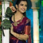 Swetha Changappa Instagram - South Indian attire is my all time favourite 😍 we girls always look our best in South Indian attire... Isn't it?❤️ Make up:- @keerthiram28 Costume: @_rityanusaarh_ this was a beautiful outfit. Thank u guys. Jewellery: @v_best_make_up_studio Hairstyle:- @rashmitha_glamourholic Assistant:- @vinoda__890 Co-ordination:- @kxsahanaa Photography:- @b_h_a_r_a_t_h_photography