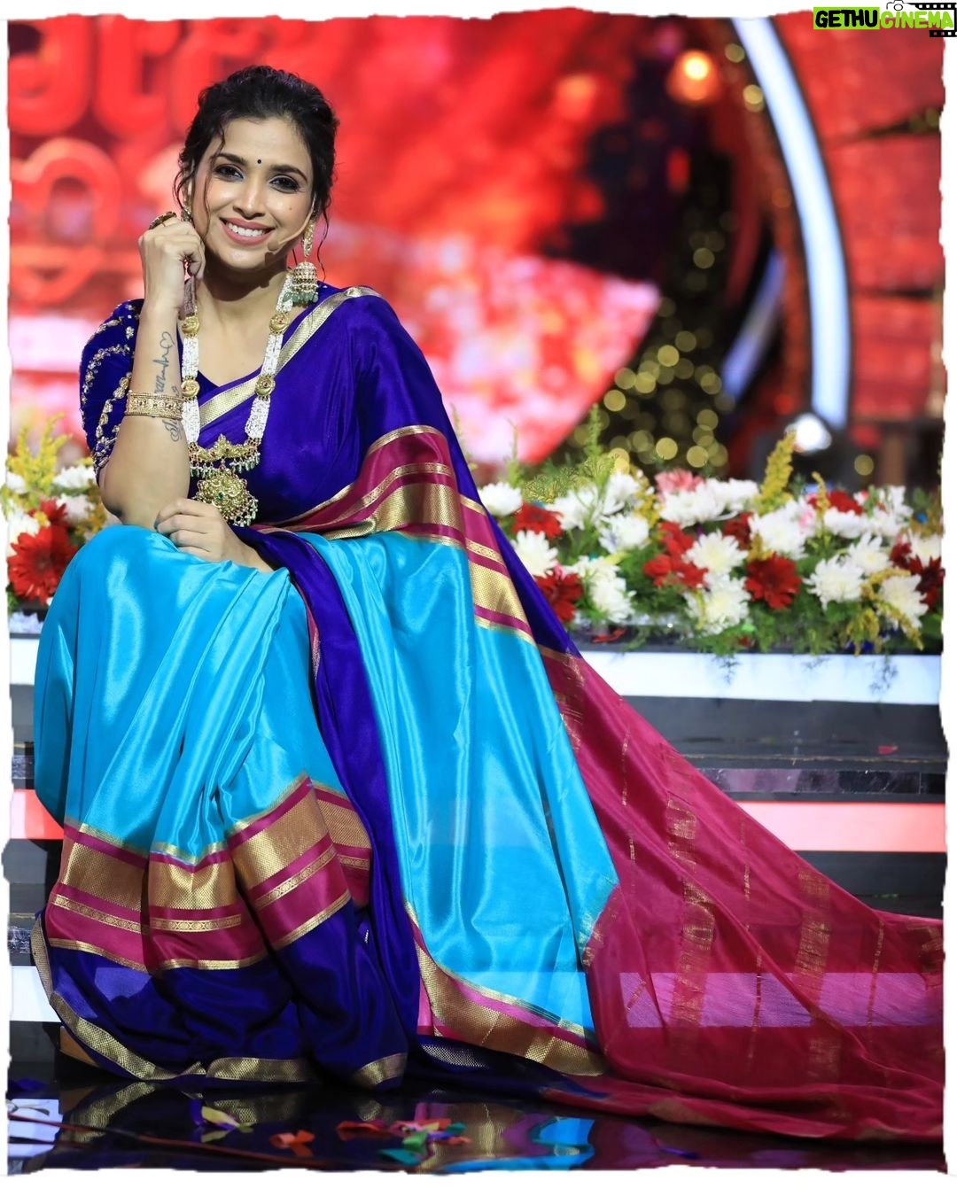 Swetha Changappa Instagram - ಸರ್ವರಿಗೂ ಗೌರಿ ಗಣೇಶ ಹಬ್ಬದ ಹಾರ್ದಿಕ ಶುಭಾಶಯಗಳು💐💐💐 ಎಲ್ಲರಿಗೂ ಸುಖ ಶಾಂತಿ ನೆಮ್ಮದಿ ಕೊಟ್ಟು ವಿಘ್ನ ವಿನಾಯಕ ಕಾಪಾಡಲಿ🙏🏻🙏🏻🙏🏻 Make up :-@keerthiram28 Outfit:- @thenalme Blouse:- @maayarangdesignstudio Jewellery:- @velvetboxby Hairstyle:- @hairstyle_by_shashi Assistant: @vinoda__890