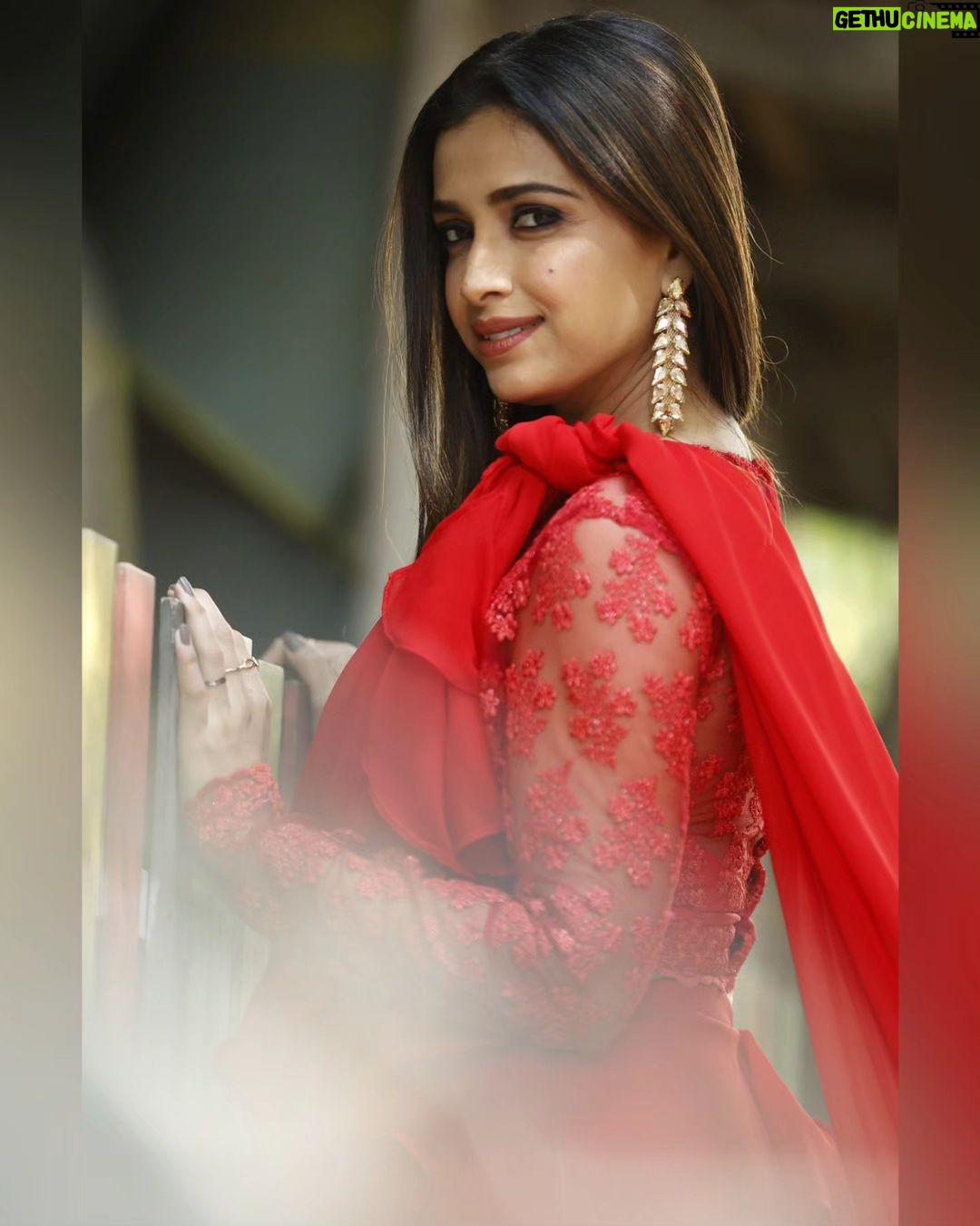 Swetha Changappa Instagram - ಪ್ರೀತಿ ❤️ ಕಾಪಾಡಿಕೊಂಡು ಬಂದಿರುವ ಅಮೂಲ್ಯವಾದ ಪ್ರೀತಿ❤️ ಆ ಪ್ರೀತಿಯೇ ನನಗೆ ಒಂದು ಪುಟ್ಟ ಜಗತ್ತು❤️ Makeup:- @keerthiram28 Outfit:-@the_knots_fashion_house Hairstyle:-@hairstyle_by_shashi Assistant:- @vinoda__890 Co ordination:- @kxsahanaa Photography:-@rakesh_hg_photography
