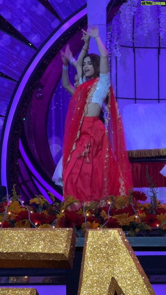 Swetha Changappa Instagram - Dance Practice time for the opening episode of jodi no 1 season 2 ❤️🧿 love stage and dancing. DANCE brings back my happiness and peace ❤️🧿 Makeup:- @keerthiram28 Outfit:- @nineonine_designstudio Jewellery:- @velvetboxby Hairstyle:- @rashmitha_glamourholic Assistant:- @vinoda__890