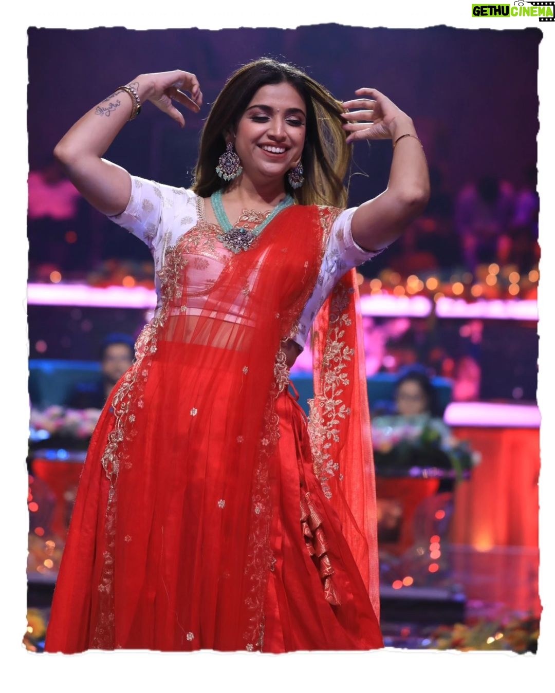 Swetha Changappa Instagram - “Style is a way to say who you are without having to speak.” ❤️ Alwa??? Just loved my look for the grand opening event of JODI NO-1 season 2 ❤️ Makeup:- @keerthiram28 just loved my makeup as always. So apt for the outfit 😍 Outfit:- @nineonine_designstudio loved this elegant outfit . Simple yet classy❤️ Jewellery:- @velvetboxby ohhh I fell in love with this piece of jewelry. I usually don't wear heavy jewelry.but this one stole my heart ❤️ Hairstyle:- @rashmitha_glamourholic U know my hair better than anyone else ❤️ thank you ❤️ Assistant :- @vinoda__890 Photography:- @b_h_a_r_a_t_h_photography