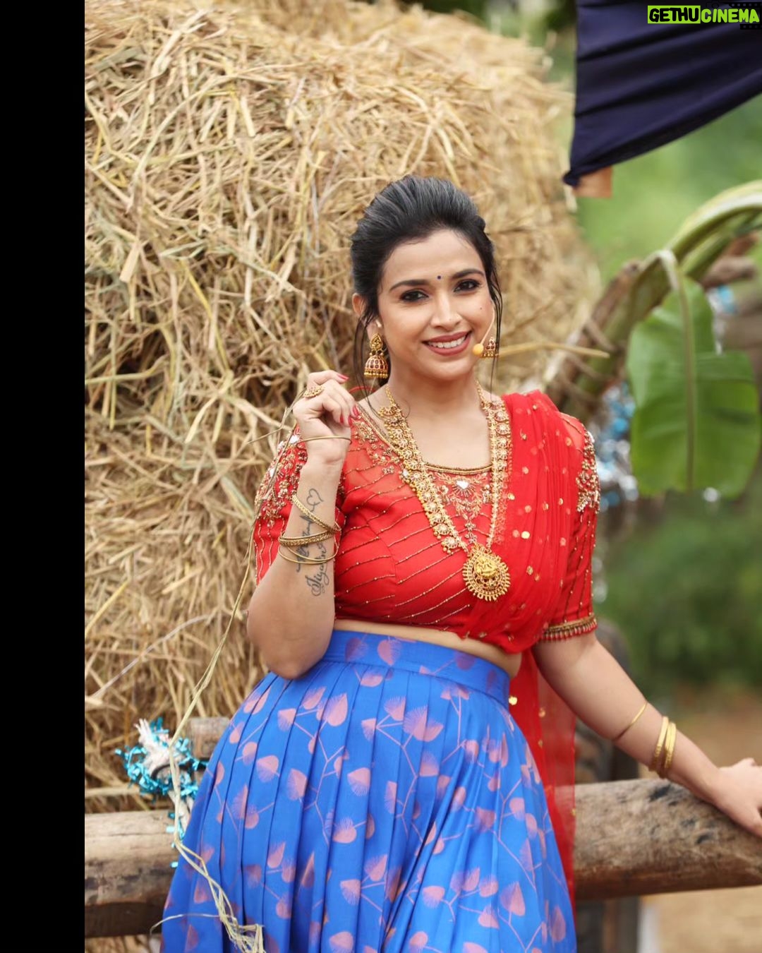 Swetha Changappa Instagram - “Happiness is not something ready-made. It comes from your own actions.” ❤️ Makeup & hair:- @manasasukruth_makeover Outfit:- @tvasta_designstudio Jewellery:- @velvetboxby Assistant:- @vinoda__890 Co ordinater- @kxsahanaa