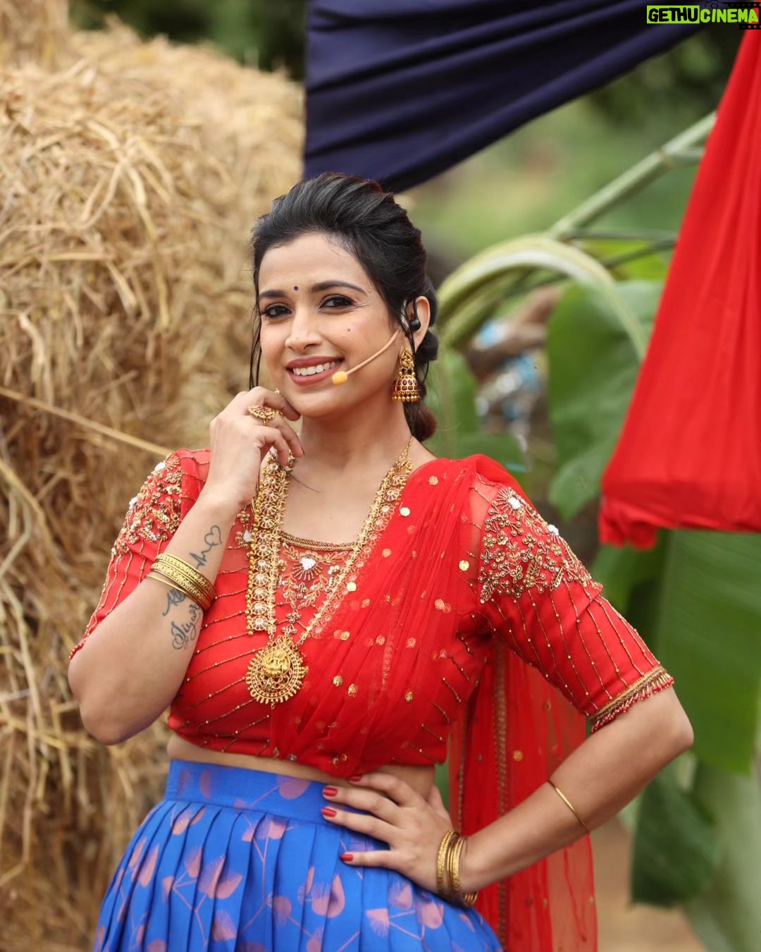 Swetha Changappa Instagram - “Happiness is not something ready-made. It comes from your own actions.” ❤️ Makeup & hair:- @manasasukruth_makeover Outfit:- @tvasta_designstudio Jewellery:- @velvetboxby Assistant:- @vinoda__890 Co ordinater- @kxsahanaa