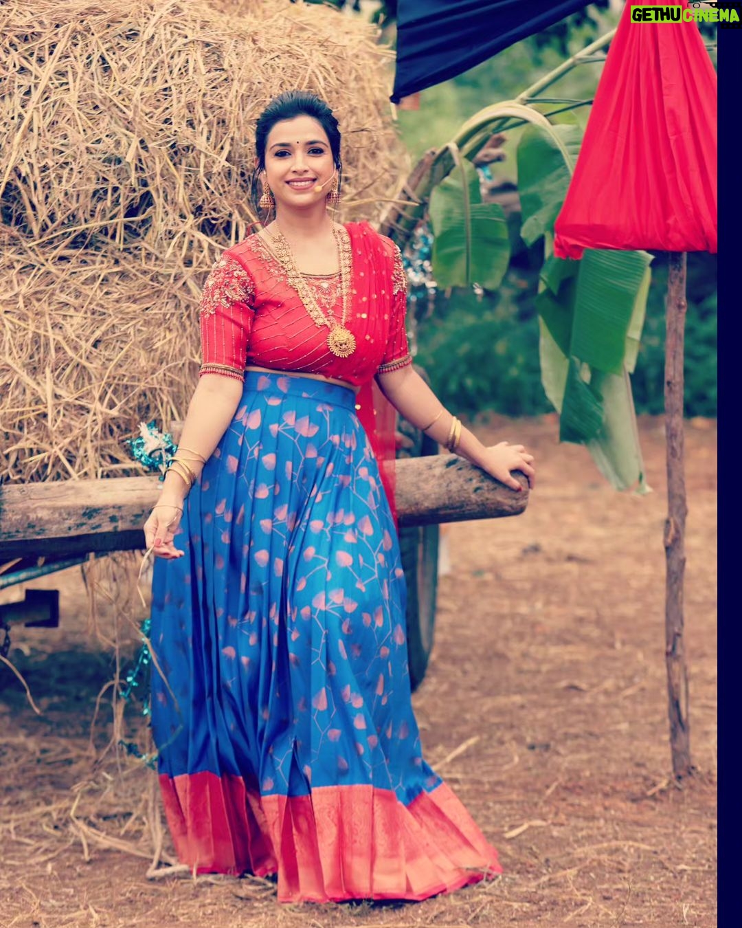 Swetha Changappa Instagram - “Happiness is not something ready-made. It comes from your own actions.” ❤️ Makeup & hair:- @manasasukruth_makeover Outfit:- @tvasta_designstudio Jewellery:- @velvetboxby Assistant:- @vinoda__890 Co ordinater- @kxsahanaa