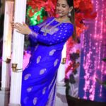 Swetha Changappa Instagram - ಸೀರೆ ನನ್ನ all time favourite 😍 ಕೊಡವ ಶೈಲಿಯ ಸೀರೆ ಎಷ್ಟು ಚಂದ ಅಲ್ವಾ😍 ಜೋಡಿ no 1 ಕನ್ನಡ ರಾಜ್ಯೋತ್ಸವ special episode ಗೆ ನನ್ನ ಅಲಂಕಾರ ❤️ Make up:- @keerthiram28 Outfit:- ,@classydesignerstudio Loved the colour of the saree. Thank u. Indeed it was classy❤️ Jewellery:- @velvetboxby This jewellery was extremely beautiful ❤️ Hair:- @hairstyle_by_shashi Assistant:- @vinoda__890 Co -ordination:- @ @kxsahanaa Photography:- @b_h_a_r_a_t_h_photography