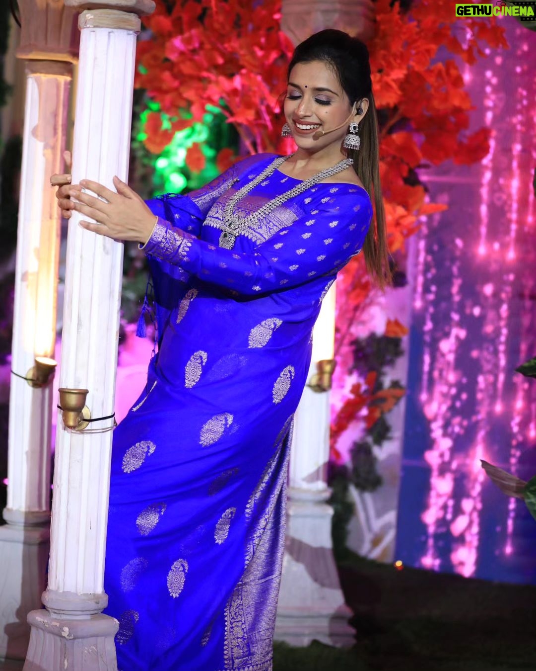 Swetha Changappa Instagram - ಸೀರೆ ನನ್ನ all time favourite 😍 ಕೊಡವ ಶೈಲಿಯ ಸೀರೆ ಎಷ್ಟು ಚಂದ ಅಲ್ವಾ😍 ಜೋಡಿ no 1 ಕನ್ನಡ ರಾಜ್ಯೋತ್ಸವ special episode ಗೆ ನನ್ನ ಅಲಂಕಾರ ❤️ Make up:- @keerthiram28 Outfit:- ,@classydesignerstudio Loved the colour of the saree. Thank u. Indeed it was classy❤️ Jewellery:- @velvetboxby This jewellery was extremely beautiful ❤️ Hair:- @hairstyle_by_shashi Assistant:- @vinoda__890 Co -ordination:- @ @kxsahanaa Photography:- @b_h_a_r_a_t_h_photography