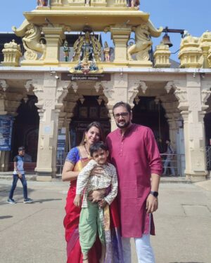 Swetha Changappa Instagram - ಮಂಗಳೂರಿನ ಹಲವಾರು ಪುಣ್ಯ ಕ್ಷೇತ್ರಗಳಿಗೆ ದೀಪಾವಳಿಯ ಸಮಯದಲ್ಲಿ ಕುಟುಂಬದವರೊಂದಿಗೆ 
ಭೇಟಿ ನೀಡಿದ ಕ್ಷಣಗಳು ❤️🙏🏻 ದೇವಸ್ಥಾನದಲ್ಲಿ ದೇವರ ದರ್ಶನ ಮನಸ್ಸಿಗೆ ನೆಮ್ಮದಿ ನೀಡಿತು 😊
ಮಂಗಳೂರಿಗೆ ಸುಮಾರು ವರ್ಷಗಳ ನಂತರ ಹೋಗಿದ್ದು. ಮಂಗಳೂರಿನ ಜನತೆಯ ಪ್ರೀತಿಗೆ ನಾನು ಸದಾ ಆಭಾರಿ🙏🏻🙏🏻🙏🏻
