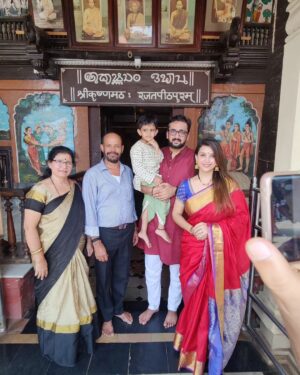 Swetha Changappa Instagram - ಮಂಗಳೂರಿನ ಹಲವಾರು ಪುಣ್ಯ ಕ್ಷೇತ್ರಗಳಿಗೆ ದೀಪಾವಳಿಯ ಸಮಯದಲ್ಲಿ ಕುಟುಂಬದವರೊಂದಿಗೆ 
ಭೇಟಿ ನೀಡಿದ ಕ್ಷಣಗಳು ❤️🙏🏻 ದೇವಸ್ಥಾನದಲ್ಲಿ ದೇವರ ದರ್ಶನ ಮನಸ್ಸಿಗೆ ನೆಮ್ಮದಿ ನೀಡಿತು 😊
ಮಂಗಳೂರಿಗೆ ಸುಮಾರು ವರ್ಷಗಳ ನಂತರ ಹೋಗಿದ್ದು. ಮಂಗಳೂರಿನ ಜನತೆಯ ಪ್ರೀತಿಗೆ ನಾನು ಸದಾ ಆಭಾರಿ🙏🏻🙏🏻🙏🏻