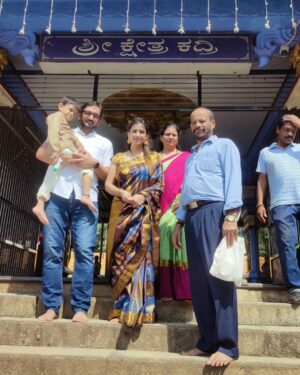 Swetha Changappa Instagram - ಮಂಗಳೂರಿನ ಹಲವಾರು ಪುಣ್ಯ ಕ್ಷೇತ್ರಗಳಿಗೆ ದೀಪಾವಳಿಯ ಸಮಯದಲ್ಲಿ ಕುಟುಂಬದವರೊಂದಿಗೆ 
ಭೇಟಿ ನೀಡಿದ ಕ್ಷಣಗಳು ❤️🙏🏻 ದೇವಸ್ಥಾನದಲ್ಲಿ ದೇವರ ದರ್ಶನ ಮನಸ್ಸಿಗೆ ನೆಮ್ಮದಿ ನೀಡಿತು 😊
ಮಂಗಳೂರಿಗೆ ಸುಮಾರು ವರ್ಷಗಳ ನಂತರ ಹೋಗಿದ್ದು. ಮಂಗಳೂರಿನ ಜನತೆಯ ಪ್ರೀತಿಗೆ ನಾನು ಸದಾ ಆಭಾರಿ🙏🏻🙏🏻🙏🏻