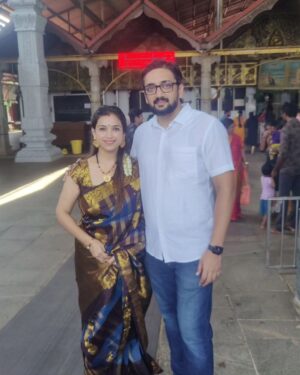 Swetha Changappa Instagram - ಮಂಗಳೂರಿನ ಹಲವಾರು ಪುಣ್ಯ ಕ್ಷೇತ್ರಗಳಿಗೆ ದೀಪಾವಳಿಯ ಸಮಯದಲ್ಲಿ ಕುಟುಂಬದವರೊಂದಿಗೆ 
ಭೇಟಿ ನೀಡಿದ ಕ್ಷಣಗಳು ❤️🙏🏻 ದೇವಸ್ಥಾನದಲ್ಲಿ ದೇವರ ದರ್ಶನ ಮನಸ್ಸಿಗೆ ನೆಮ್ಮದಿ ನೀಡಿತು 😊
ಮಂಗಳೂರಿಗೆ ಸುಮಾರು ವರ್ಷಗಳ ನಂತರ ಹೋಗಿದ್ದು. ಮಂಗಳೂರಿನ ಜನತೆಯ ಪ್ರೀತಿಗೆ ನಾನು ಸದಾ ಆಭಾರಿ🙏🏻🙏🏻🙏🏻