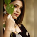 Swetha Changappa Instagram - "If you are having a hard time, think of a moment that made you smile."❤️ Happy Sunday everyone ❤️ Make up:- @keerthiram28 Outfit:- @the_glamhouse_designer_studio. Nice outfit. Thank u guys..... Jewellery:- @rentbridaljewels Vani this was a beautiful piece of jewelry.loved it. Thank u dear ❤️ Hair:- @hairstyle_by_shashi Assistant:- @vinoda__890 Co-ordination:-@kxsahanaa Photography:- @rakesh_hg_photography
