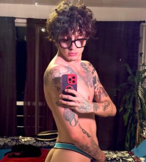 Tabris Berges Instagram - “So you wanna play with magic?
Boy, you should know what you're fallin' for
Baby, do you dare to do this?
'Cause I'm coming at you like a dark horse”