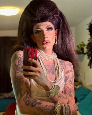 Tabris Berges Instagram - - Money is the anthem of success y nimoderrimo -
💵💰💸💵💰💸💵💰💸
Gracias a @persephonewitch  por mi hermosa pela 
#lanadelrey #drag #tiresias #lmd #dragisthenewpunk