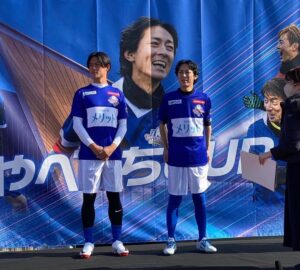 Tadanari Lee Instagram - 🤝🤝🤝
#日本サッカー向上は矢部さんのお陰
#やべっちFC
#アジア杯もうすぐ始まるよ