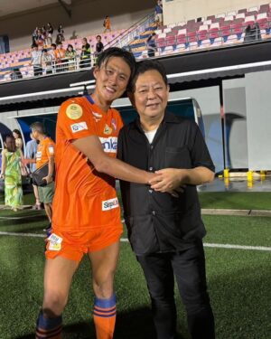 Tadanari Lee Instagram - 19年間お世話になったサッカー代理人と。

#北京五輪も🏴󠁧󠁢󠁥󠁮󠁧󠁿プレミアリーグ
#この人のお陰でココまで来れた
#敏腕代理人