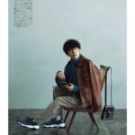 Takashi Sakurai Instagram - OCEANS 2024年1月号 ベルルッティを着たモードなムードと青の連載、OCEANS STORE“2階beautyフロア”担当と夢の新連載“My NewBalance, My Life”の名誉ある# 1を仰せつかった今月 #oceans_magazine #oceans #オーシャンズ #モードなムード #青の連載 #oceansstore #mynewbalancemylife #👦🏻🌊