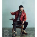 Takashi Sakurai Instagram - OCEANS 2024年1月号 ベルルッティを着たモードなムードと青の連載、OCEANS STORE“2階beautyフロア”担当と夢の新連載“My NewBalance, My Life”の名誉ある# 1を仰せつかった今月 #oceans_magazine #oceans #オーシャンズ #モードなムード #青の連載 #oceansstore #mynewbalancemylife #👦🏻🌊