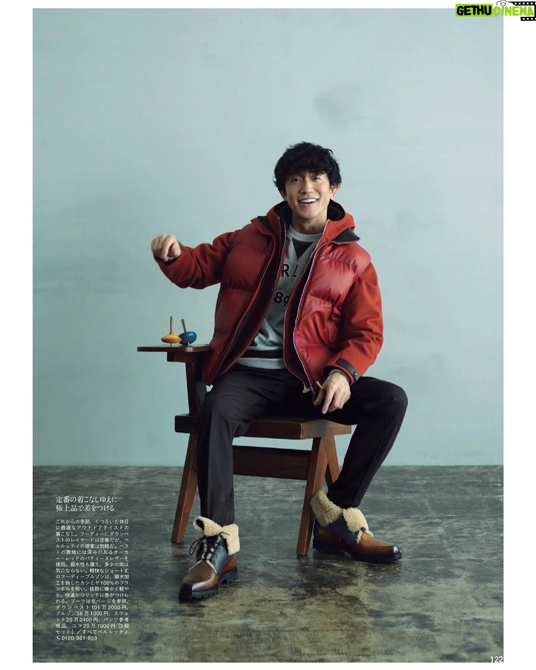 Takashi Sakurai Instagram - OCEANS 2024年1月号 ベルルッティを着たモードなムードと青の連載、OCEANS STORE“2階beautyフロア”担当と夢の新連載“My NewBalance, My Life”の名誉ある# 1を仰せつかった今月 #oceans_magazine #oceans #オーシャンズ #モードなムード #青の連載 #oceansstore #mynewbalancemylife #👦🏻🌊