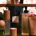 Takashi Sakurai Instagram - 「樹木との共生」をテーマに掲げるスキン＆マインドブランド「BAUM」がwith HARAJUKU B1で「BAUM HOLIDAY POP UP STORE」を開催！ 会場ではカリモクの廃材を利用したクリスマスオーナメントのワークショップもやっていて早速作らせて頂きました T.ロゴ書いておきました ツリーの裏側にそっと飾りましたので是非見つけてみて下さいませ 12月1日〜3日迄の開催です @baum_global #BAUMHOLIDAY2023 #森林浴美容 #pr WITH HARAJUKU