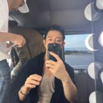 Takashi Sakurai Instagram - おはようございます クリスマス迫る師走感満載でオーシャンズ・モードなムード撮ってます 今日の葉山は綺麗な光 松本さんと後ろを通り過ぎる長山さん #oceans #oceans_magazine #オーシャンズ