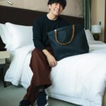 Takashi Sakurai Instagram – MANIUNO @maniuno_official のトート

16インチのPCも入るのでかなり重宝しております

ハンドルが付け替えられて、色々な印象で持てるのはかなり魅力

大容量で軽く、とても丈夫なので荷物の増える出張の時にも大活躍しております！

#MANIUNO
#マニウノ