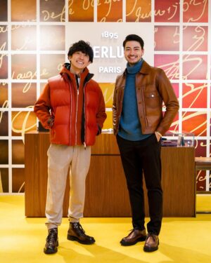Takashi Sakurai Instagram - BERLITI @berluti が阪急うめだ本店5階にて“パティーヌの世界”ポップアップストアを開催！

会場でノア君 @zeppelin.noah にもお会い出来ました

開催期間11月1日〜11月21日の前半12日迄は、購入したアイテムのスクリットのカリグラフィーにゴールドやシルバーのパティーヌを無償で施してくれるそうです！（これ本当に嬉しい）

13日からの後半はパティーヌ前のレザーにお好みのカラーでパティーヌを施してくれる夢のようなサービスもおこなわれます（これはホント夢）

期間中の土日祝日はカラリストが来店して、デモンストレーションやパティーヌの相談もしてくれるとの事！

この夢のような機会に是非足を運んでみて下さいね

#Berluti 
#ベルルッティ
#阪急うめだ
#パティーヌの世界