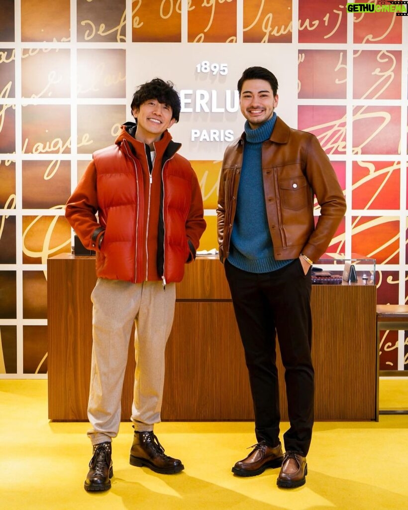 Takashi Sakurai Instagram - BERLITI @berluti が阪急うめだ本店5階にて“パティーヌの世界”ポップアップストアを開催！ 会場でノア君 @zeppelin.noah にもお会い出来ました 開催期間11月1日〜11月21日の前半12日迄は、購入したアイテムのスクリットのカリグラフィーにゴールドやシルバーのパティーヌを無償で施してくれるそうです！（これ本当に嬉しい） 13日からの後半はパティーヌ前のレザーにお好みのカラーでパティーヌを施してくれる夢のようなサービスもおこなわれます（これはホント夢） 期間中の土日祝日はカラリストが来店して、デモンストレーションやパティーヌの相談もしてくれるとの事！ この夢のような機会に是非足を運んでみて下さいね #Berluti #ベルルッティ #阪急うめだ #パティーヌの世界 阪急百貨店 阪急うめだ本店