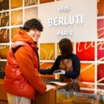 Takashi Sakurai Instagram – BERLITI @berluti が阪急うめだ本店5階にて“パティーヌの世界”ポップアップストアを開催！

会場でノア君 @zeppelin.noah にもお会い出来ました

開催期間11月1日〜11月21日の前半12日迄は、購入したアイテムのスクリットのカリグラフィーにゴールドやシルバーのパティーヌを無償で施してくれるそうです！（これ本当に嬉しい）

13日からの後半はパティーヌ前のレザーにお好みのカラーでパティーヌを施してくれる夢のようなサービスもおこなわれます（これはホント夢）

期間中の土日祝日はカラリストが来店して、デモンストレーションやパティーヌの相談もしてくれるとの事！

この夢のような機会に是非足を運んでみて下さいね

#Berluti 
#ベルルッティ
#阪急うめだ
#パティーヌの世界 阪急百貨店 阪急うめだ本店