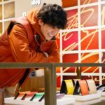 Takashi Sakurai Instagram – BERLITI @berluti が阪急うめだ本店5階にて“パティーヌの世界”ポップアップストアを開催！

会場でノア君 @zeppelin.noah にもお会い出来ました

開催期間11月1日〜11月21日の前半12日迄は、購入したアイテムのスクリットのカリグラフィーにゴールドやシルバーのパティーヌを無償で施してくれるそうです！（これ本当に嬉しい）

13日からの後半はパティーヌ前のレザーにお好みのカラーでパティーヌを施してくれる夢のようなサービスもおこなわれます（これはホント夢）

期間中の土日祝日はカラリストが来店して、デモンストレーションやパティーヌの相談もしてくれるとの事！

この夢のような機会に是非足を運んでみて下さいね

#Berluti 
#ベルルッティ
#阪急うめだ
#パティーヌの世界 阪急百貨店 阪急うめだ本店