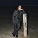 Takashi Sakurai Instagram – OCEANS @oceans_magazine モードなムード

ハイパーエレガントな @giorgioarmani で真っ暗な海とマジックアワー

黒い海から聞こえる波の音と足を撫でる水の感覚、カメラのフラッシュ

こういう瞬間に立てた時、モデルはやはり素敵な仕事だなって思う

#oceans_magazine 
#オーシャンズ
#モードなムード
#giorgioarmani 
#ジョルジオアルマーニ 
#👦🏻🌊