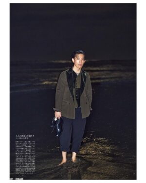 Takashi Sakurai Instagram - OCEANS @oceans_magazine モードなムード

ハイパーエレガントな @giorgioarmani で真っ暗な海とマジックアワー

黒い海から聞こえる波の音と足を撫でる水の感覚、カメラのフラッシュ

こういう瞬間に立てた時、モデルはやはり素敵な仕事だなって思う

#oceans_magazine 
#オーシャンズ
#モードなムード
#giorgioarmani 
#ジョルジオアルマーニ 
#👦🏻🌊