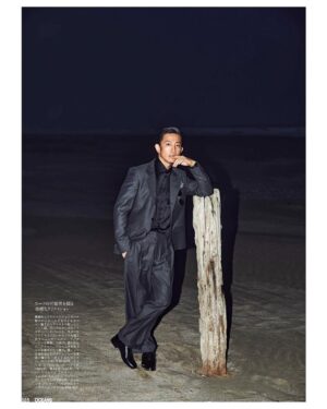 Takashi Sakurai Instagram - OCEANS @oceans_magazine モードなムード

ハイパーエレガントな @giorgioarmani で真っ暗な海とマジックアワー

黒い海から聞こえる波の音と足を撫でる水の感覚、カメラのフラッシュ

こういう瞬間に立てた時、モデルはやはり素敵な仕事だなって思う

#oceans_magazine 
#オーシャンズ
#モードなムード
#giorgioarmani 
#ジョルジオアルマーニ 
#👦🏻🌊