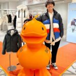 Takashi Sakurai Instagram – SAVE THE DUCK @savetheduck_jp のポップアップストアが大丸東京店(1F)にオープン
イタリアからやってきた割とデカめのオレンジ色のアヒルが待ってます
※写真は現場で考案したアヒルを守ろうとするポーズです
2023年10月4日〜2024年3月31日迄やっているそうです
リアルダウンの代わりに独自開発した高性能素材「PLUMTECH®(プラムテック®)」を中綿として使用していて、想像を遥かに超える軽さと温かさです!
ぜひ行ってみて試着してみてね!
#PR #savetheduck #セーブザダック #🪿 大丸東京店 Daimaru Tokyo