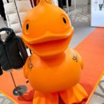 Takashi Sakurai Instagram – SAVE THE DUCK @savetheduck_jp のポップアップストアが大丸東京店（1F）にオープン

イタリアからやってきた割とデカめのオレンジ色のアヒルが待ってます

※写真は現場で考案したアヒルを守ろうとするポーズです

2023年10月4日〜2024年3月31日迄やっているそうです

リアルダウンの代わりに独自開発した高性能素材「PLUMTECH®（プラムテック®）」を中綿として使用していて、想像を遥かに超える軽さと温かさです！

ぜひ行ってみて試着してみてね！

#PR #savetheduck #セーブザダック #🪿 大丸東京店  Daimaru Tokyo