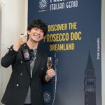 Takashi Sakurai Instagram – MotoGPのサプライヤーを務めるプロセッコDOCさん @proseccodoc のご招待で伺った今回のレース
プロセッコDOCさんの粋な計らいでとてつもない時間を過ごさせて頂いた1日でした!
選手に会えるHERO WALKからはじまり、Moto2勝利者のプロセッコシャワーを間近で拝見させて頂いたり、レース直前スタートグリッドまで行かせて頂いたり、MotoGPのスタートを真横で見させて頂いたり、レース後のとてもレアなチームの片付けている所まで見せて頂けて、そんな1日はお昼から夜までずっとプロセッコDOCを頂きながら過ごし、これ以上ない至福の時を過ごさせて頂きました!
そんな1日中たらふく頂いたプロセッコDOCはとてもフルーティかつ酸味と甘味のバランスが素晴らしく、どんなお料理にも合うとても美味しいワインなので日本の食事にもピッタリだなと思いました!
ちなみに持たせて頂いたこちらのボトルはプロセッコシャワーで使われる3リットルのボトルでめちゃめちゃ重いです!
プロセッコDOCとMotoGPの深い繋がりをとてもとても感じられた本当に素晴らしい体験でした!
#ProseccoDOC
#ProseccoDOCRosé
#TasteProsecco
#ItalianGenio
#プロセッコdoc
#プロセッコDOCロゼ
#Motogp
🇪🇺 Campaign financed according to UE regulation no. 1308/2013 ツインリンクもてぎ
