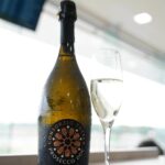 Takashi Sakurai Instagram – MotoGPのサプライヤーを務めるプロセッコDOCさん @proseccodoc のご招待で伺った今回のレース

プロセッコDOCさんの粋な計らいでとてつもない時間を過ごさせて頂いた１日でした！

選手に会えるHERO WALKからはじまり、Moto2勝利者のプロセッコシャワーを間近で拝見させて頂いたり、レース直前スタートグリッドまで行かせて頂いたり、MotoGPのスタートを真横で見させて頂いたり、レース後のとてもレアなチームの片付けている所まで見せて頂けて、そんな１日はお昼から夜までずっとプロセッコDOCを頂きながら過ごし、これ以上ない至福の時を過ごさせて頂きました！

そんな１日中たらふく頂いたプロセッコDOCはとてもフルーティかつ酸味と甘味のバランスが素晴らしく、どんなお料理にも合うとても美味しいワインなので日本の食事にもピッタリだなと思いました！

ちなみに持たせて頂いたこちらのボトルはプロセッコシャワーで使われる3リットルのボトルでめちゃめちゃ重いです！

プロセッコDOCとMotoGPの深い繋がりをとてもとても感じられた本当に素晴らしい体験でした！

#ProseccoDOC
#ProseccoDOCRosé
#TasteProsecco
#ItalianGenio
#プロセッコdoc 
#プロセッコDOCロゼ
#Motogp

🇪🇺 Campaign financed according to UE regulation no. 1308/2013 ツインリンクもてぎ