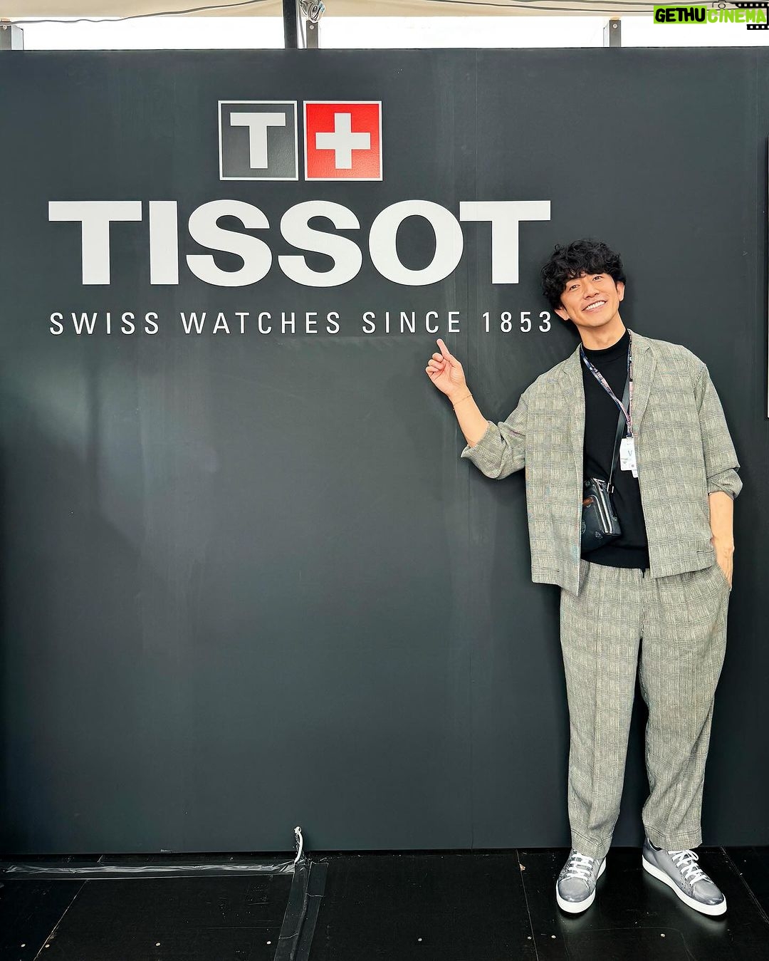Takashi Sakurai Instagram - MotoGP™️ 日本グランプリにてTISSOTさん @tissot_official ブースへ遊びに行ってきました そうですTISSOTのTをやっております ハズレ無しのグッズの抽選会、時計の試着、限定モデル&バスティアニーニのサインの展示等、盛り沢山でございました 試着で新たなTISSOTの時計との出会いもありましてやはり試着ってホント大事だなと実感しております TISSOT sprintのスタートは大迫力でした! #Tissot #ティソ #ツインリンクもてぎ #motogp #motogpmotegi #motogpjapan #OfficialTimekeeper