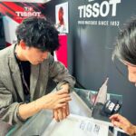 Takashi Sakurai Instagram – MotoGP™️ 日本グランプリにてTISSOTさん @tissot_official ブースへ遊びに行ってきました

そうですTISSOTのTをやっております

ハズレ無しのグッズの抽選会、時計の試着、限定モデル&バスティアニーニのサインの展示等、盛り沢山でございました

試着で新たなTISSOTの時計との出会いもありましてやはり試着ってホント大事だなと実感しております

TISSOT sprintのスタートは大迫力でした！

#Tissot
#ティソ
#ツインリンクもてぎ
#motogp
#motogpmotegi
#motogpjapan
#OfficialTimekeeper