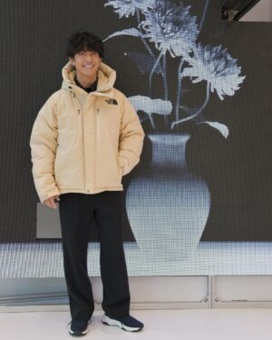 Takashi Sakurai Instagram - REGENERATIVE CIRCLE @regenerative_circle のPOP UP SHOP（2023年9月29日〜2024年1月迄）が丸ビル1階にオープン！

構造たんぱく質素材Brewed Protein™繊維を採用した４つのブランド（Goldwin、THE NORTH FACE、nanamica、WOOLRICH）のプロダクトが一気に勢揃いしておりました

Brewed Protein繊維は植物由来のバイオマスを主な原料とし、微生物発酵プロセスによって作られる次世代型の新素材との事

素材の質感も高級感があってとても良かったです！

#regenerativecircle
#brewedprotein 
#goldwin
#spiber
#thenorthface 
#nanamica 
#thenorthfacepurplelabel 
#woolrich
#ゴールドウイン 
#ノースフェイス 
#ナナミカ 
#ノースフェイスパープルレーベル 
#ウールリッチ
