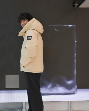Takashi Sakurai Instagram - REGENERATIVE CIRCLE @regenerative_circle のPOP UP SHOP（2023年9月29日〜2024年1月迄）が丸ビル1階にオープン！

構造たんぱく質素材Brewed Protein™繊維を採用した４つのブランド（Goldwin、THE NORTH FACE、nanamica、WOOLRICH）のプロダクトが一気に勢揃いしておりました

Brewed Protein繊維は植物由来のバイオマスを主な原料とし、微生物発酵プロセスによって作られる次世代型の新素材との事

素材の質感も高級感があってとても良かったです！

#regenerativecircle
#brewedprotein 
#goldwin
#spiber
#thenorthface 
#nanamica 
#thenorthfacepurplelabel 
#woolrich
#ゴールドウイン 
#ノースフェイス 
#ナナミカ 
#ノースフェイスパープルレーベル 
#ウールリッチ