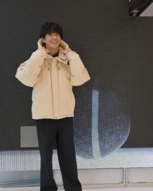 Takashi Sakurai Instagram - REGENERATIVE CIRCLE @regenerative_circle のPOP UP SHOP（2023年9月29日〜2024年1月迄）が丸ビル1階にオープン！

構造たんぱく質素材Brewed Protein™繊維を採用した４つのブランド（Goldwin、THE NORTH FACE、nanamica、WOOLRICH）のプロダクトが一気に勢揃いしておりました

Brewed Protein繊維は植物由来のバイオマスを主な原料とし、微生物発酵プロセスによって作られる次世代型の新素材との事

素材の質感も高級感があってとても良かったです！

#regenerativecircle
#brewedprotein 
#goldwin
#spiber
#thenorthface 
#nanamica 
#thenorthfacepurplelabel 
#woolrich
#ゴールドウイン 
#ノースフェイス 
#ナナミカ 
#ノースフェイスパープルレーベル 
#ウールリッチ