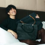 Takashi Sakurai Instagram – MANIUNO @maniuno_official のトート

16インチのPCも入るのでかなり重宝しております

ハンドルが付け替えられて、色々な印象で持てるのはかなり魅力

大容量で軽く、とても丈夫なので荷物の増える出張の時にも大活躍しております！

#MANIUNO
#マニウノ