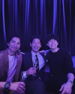 Takashi Sakurai Instagram - ものすごく久しぶりに揃った3人！

光永亮太さん @mitsunagaryota 20周年ライブにて

貴重な（ほぼ）同期、歳を重ねるたびにその存在の有り難さを思い知るわけで、テキストでは書ききれないとても嬉しく良い時間でした！

みんな幸せそうで良かった！

2年前に光永さんの曲、風の街のMVに出させて頂いたおかげで僕自身沢山のご縁を頂く事になり、心より感謝しております😌
素晴らしい20周年おめでとうございます！

#光永亮太