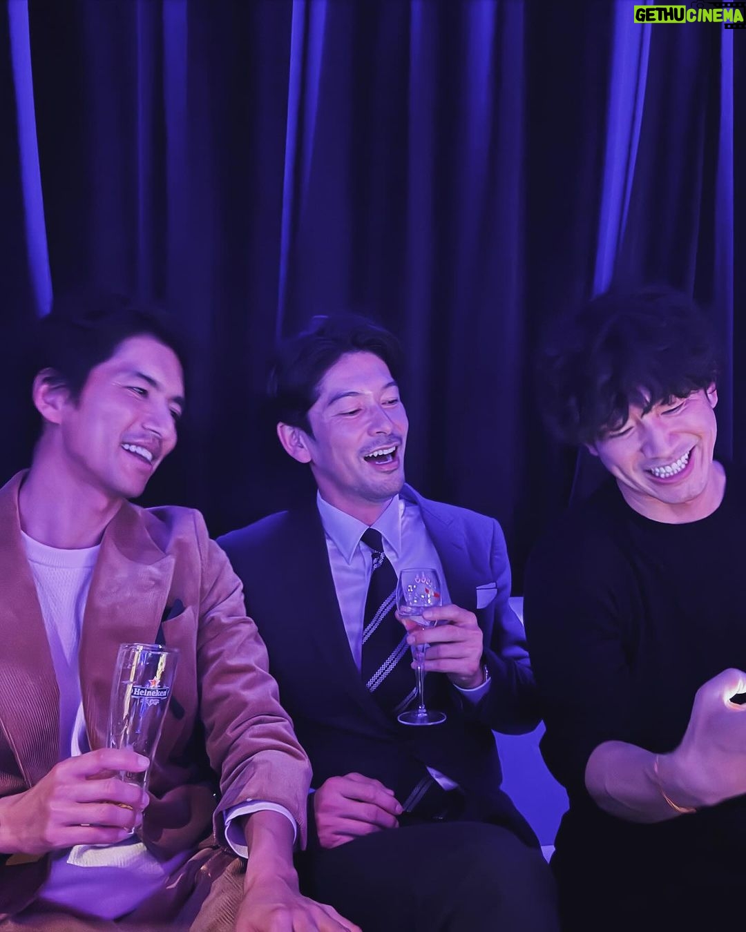 Takashi Sakurai - 1.5K Likes - ものすごく久しぶりに揃った3人!
光永亮太さん @mitsunagaryota 20周年ライブにて
貴重な(ほぼ)同期、歳を重ねるたびにその存在の有り難さを思い知るわけで、テキストでは書ききれないとても嬉しく良い時間でした!
みんな幸せそうで良かった!
2年前に光永さんの曲、風の街のMVに出させて頂いたおかげで僕自身沢山のご縁を頂く事になり、心より感謝しております😌
素晴らしい20周年おめでとうございます!
#光永亮太