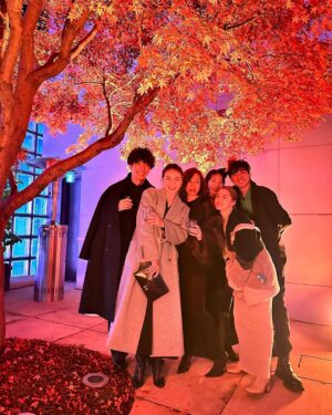 Takashi Sakurai Instagram - 年の瀬のエルメスの洒落た光のイベントに行ったらお友達に沢山会えた

光の花火「SPARK IN GINZA」
#SPARKONHOLIDAYS
#エルメス光のメッセンジャー
@hermes