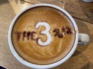 Takashi Tsukamoto Instagram - 今日取材で使わせていただいたcafeの店員さんが書いてくれました👍ありがとうございました
#THE3名様
#aneacafe 
#白金店
#takashitsukamoto