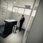 Takashi Tsukamoto Instagram – 新年明けましておめでとうございます！
新年から絶賛撮影中‼️
#新年
#撮影
#蝶ネクタイ
#喫煙所