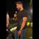 Tamer Hosny Instagram - من تحضيرات امس استعداداً لحفل اليوم بالعلمين مستنيكوا يا حلوين .. و تاني … امانه عليكم محدش يتأخر عشان في معاد لقفل الابواب مكتوب على التذاكر ده كمان غير احتمالات الزحمه بالتوفيق 🤲❤️💪